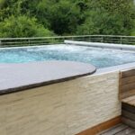 Whirlpool mit Theke