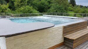 Whirlpool mit Theke