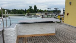Whirlpool mit Theke